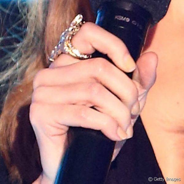 Nicole apresentou o pr?mio Halo Awards 2012 com as unhas pintadas com um discreto esmalte nude